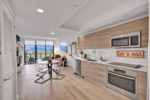 Кондоминиум с 1 спальней в Майами, Флорида № 2061632