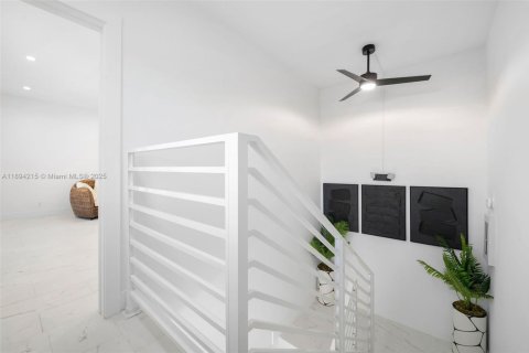 Propiedad comercial en venta en Miami Beach, Florida, 510.96 m2 № 1948637 - foto 21