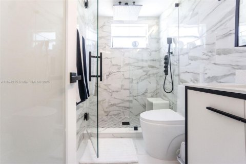 Propiedad comercial en venta en Miami Beach, Florida, 510.96 m2 № 1948637 - foto 10