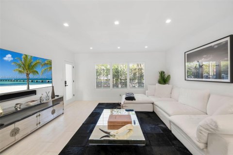 Propiedad comercial en venta en Miami Beach, Florida, 510.96 m2 № 1948637 - foto 8