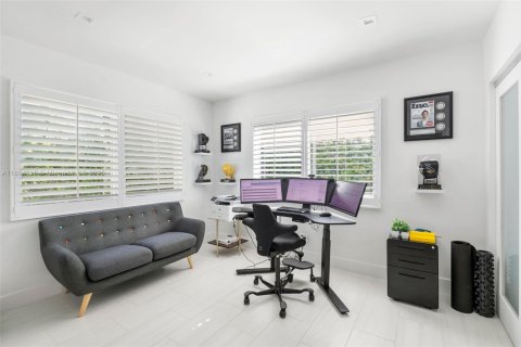 Propiedad comercial en venta en Miami Beach, Florida, 510.96 m2 № 1948637 - foto 18