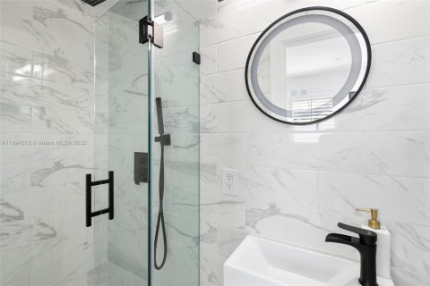 Propiedad comercial en venta en Miami Beach, Florida, 510.96 m2 № 1948637 - foto 17