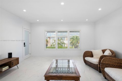 Propiedad comercial en venta en Miami Beach, Florida, 510.96 m2 № 1948637 - foto 22