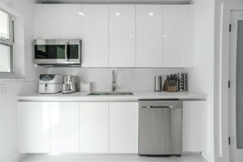 Propiedad comercial en venta en Miami Beach, Florida, 510.96 m2 № 1948637 - foto 11