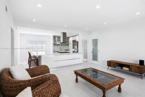 Propiedad comercial en venta en Miami Beach, Florida, 510.96 m2 № 1948637 - foto 26