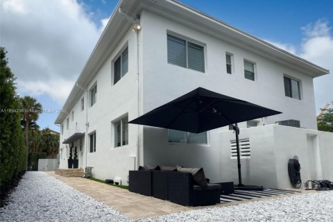 Propiedad comercial en venta en Miami Beach, Florida, 510.96 m2 № 1948637 - foto 27