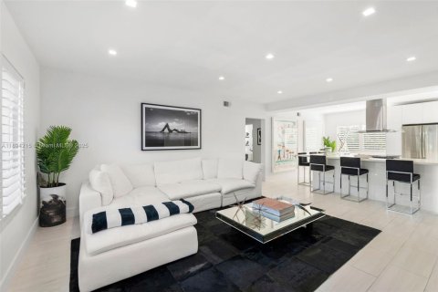 Propiedad comercial en venta en Miami Beach, Florida, 510.96 m2 № 1948637 - foto 9