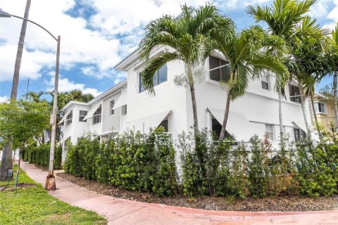 Propiedad comercial en venta en Miami Beach, Florida, 510.96 m2 № 1948637 - foto 2