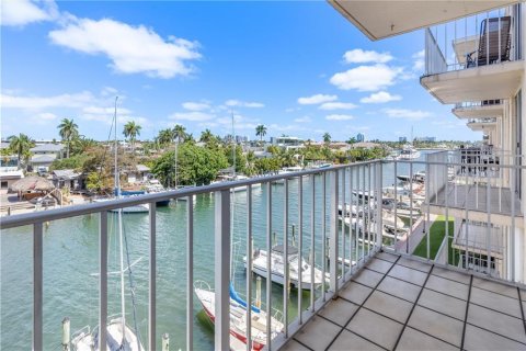 Condominio en Fort Lauderdale, Florida, 1 dormitorio  № 2250556