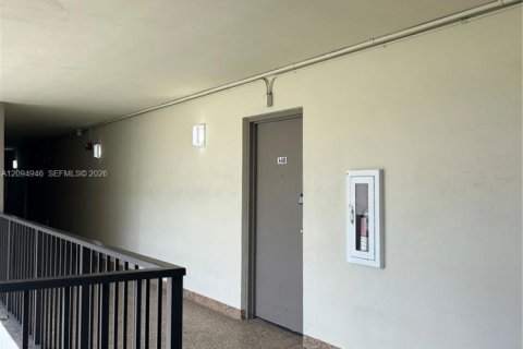 Copropriété à louer à Miami, Floride: 2 chambres, 76.83 m2 № 2383162 - photo 6