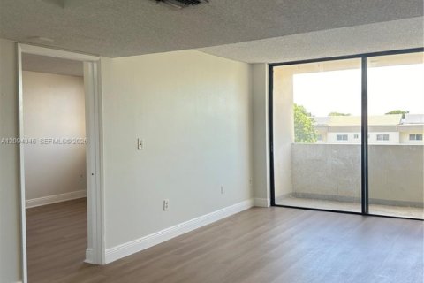 Copropriété à louer à Miami, Floride: 2 chambres, 76.83 m2 № 2383162 - photo 7