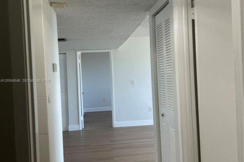 Copropriété à louer à Miami, Floride: 2 chambres, 76.83 m2 № 2383162 - photo 17