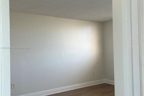 Copropriété à louer à Miami, Floride: 2 chambres, 76.83 m2 № 2383162 - photo 14