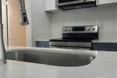Copropriété à louer à Miami, Floride: 2 chambres, 76.83 m2 № 2383162 - photo 10