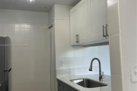 Copropriété à louer à Miami, Floride: 2 chambres, 76.83 m2 № 2383162 - photo 12