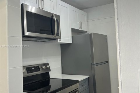 Copropriété à louer à Miami, Floride: 2 chambres, 76.83 m2 № 2383162 - photo 11