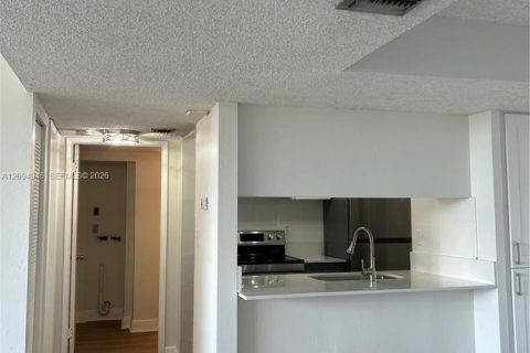 Copropriété à louer à Miami, Floride: 2 chambres, 76.83 m2 № 2383162 - photo 13