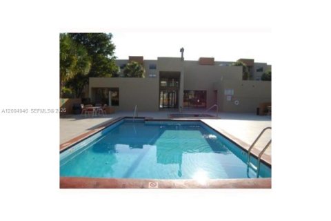 Copropriété à louer à Miami, Floride: 2 chambres, 76.83 m2 № 2383162 - photo 2