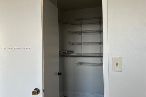 Copropriété à louer à Miami, Floride: 2 chambres, 76.83 m2 № 2383162 - photo 15