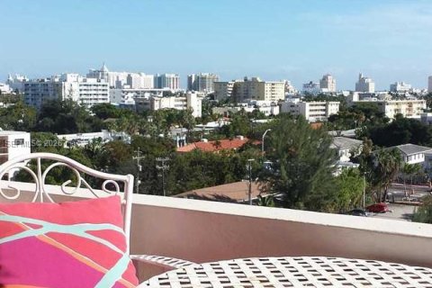 Condo in Miami Beach, Florida, 1 bedroom  № 2040711 - photo 8