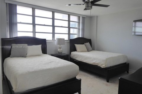 Condo in Miami Beach, Florida, 1 bedroom  № 2040711 - photo 6
