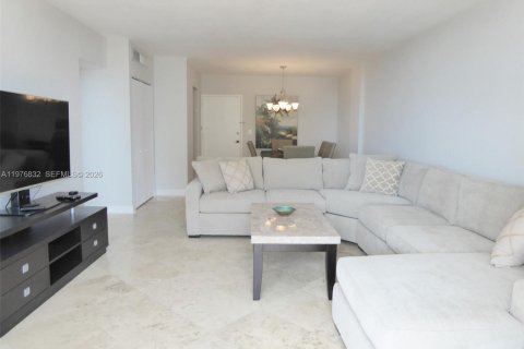 Condo in Miami Beach, Florida, 1 bedroom  № 2040711 - photo 3