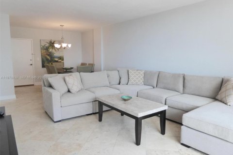 Condo in Miami Beach, Florida, 1 bedroom  № 2040711 - photo 4