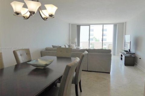Condo in Miami Beach, Florida, 1 bedroom  № 2040711 - photo 5