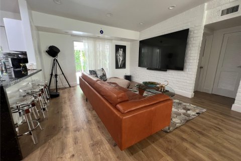 Casa en venta en Miami, Florida, 3 dormitorios, 156.45 m2 № 1806397 - foto 28