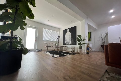 Casa en venta en Miami, Florida, 3 dormitorios, 156.45 m2 № 1806397 - foto 10