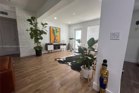 Casa en venta en Miami, Florida, 3 dormitorios, 156.45 m2 № 1806397 - foto 29