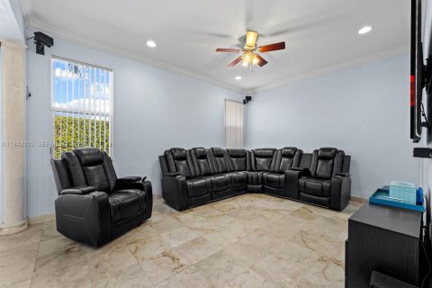 Casa en alquiler en Miami, Florida, 4 dormitorios, 282.79 m2 № 1999084 - foto 10