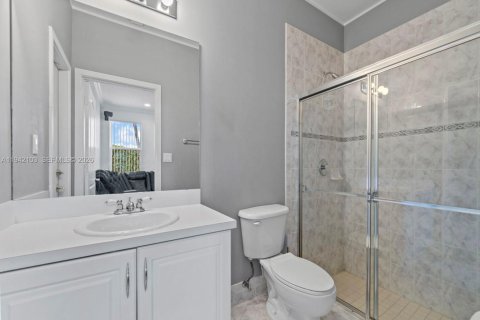 Casa en alquiler en Miami, Florida, 4 dormitorios, 282.79 m2 № 1999084 - foto 16