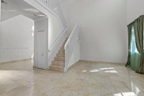 Casa en alquiler en Miami, Florida, 4 dormitorios, 282.79 m2 № 1999084 - foto 2