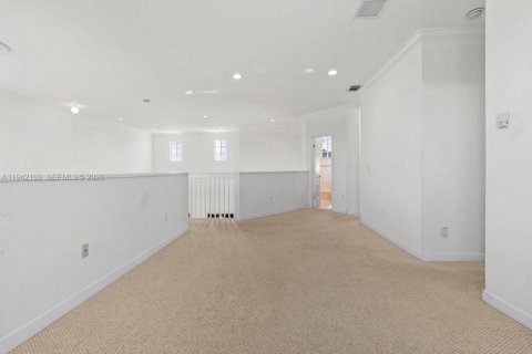 Casa en alquiler en Miami, Florida, 4 dormitorios, 282.79 m2 № 1999084 - foto 24