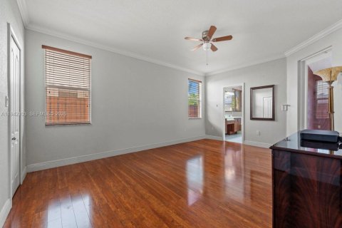 Casa en alquiler en Miami, Florida, 4 dormitorios, 282.79 m2 № 1999084 - foto 17