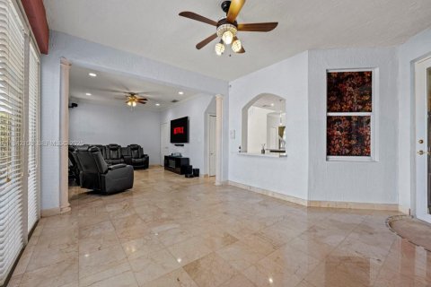 Casa en alquiler en Miami, Florida, 4 dormitorios, 282.79 m2 № 1999084 - foto 15