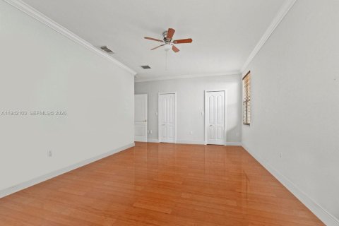 Casa en alquiler en Miami, Florida, 4 dormitorios, 282.79 m2 № 1999084 - foto 19