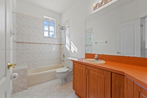 Casa en alquiler en Miami, Florida, 4 dormitorios, 282.79 m2 № 1999084 - foto 28