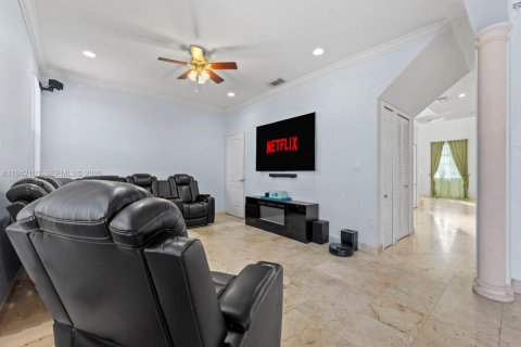 Casa en alquiler en Miami, Florida, 4 dormitorios, 282.79 m2 № 1999084 - foto 12
