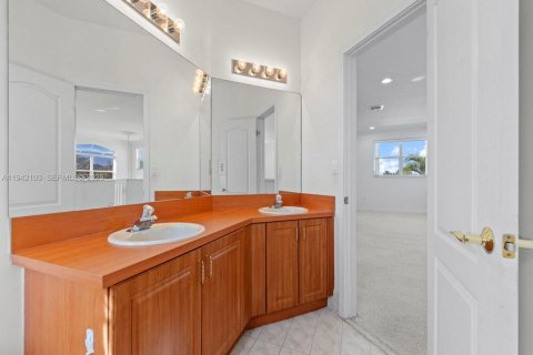 Casa en alquiler en Miami, Florida, 4 dormitorios, 282.79 m2 № 1999084 - foto 29