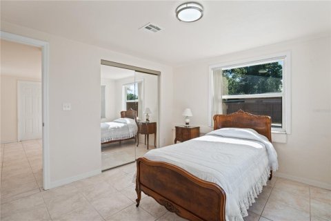 House in Saint Petersburg, Florida 3 bedrooms, 156.82 sq.m. № 1658016 - photo 21