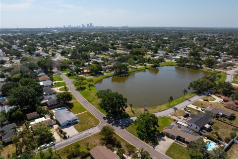 House in Saint Petersburg, Florida 3 bedrooms, 156.82 sq.m. № 1658016 - photo 28