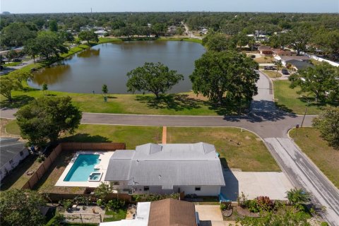 House in Saint Petersburg, Florida 3 bedrooms, 156.82 sq.m. № 1658016 - photo 3