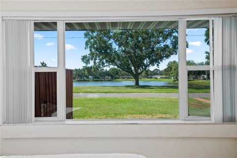 House in Saint Petersburg, Florida 3 bedrooms, 156.82 sq.m. № 1658016 - photo 10