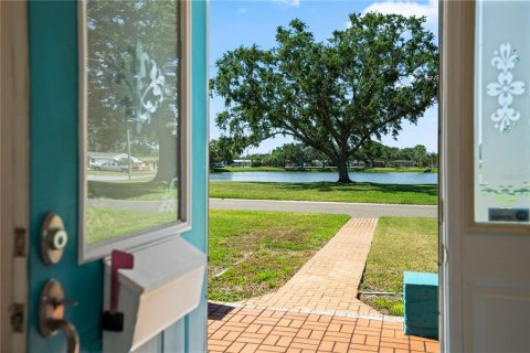 House in Saint Petersburg, Florida 3 bedrooms, 156.82 sq.m. № 1658016 - photo 7