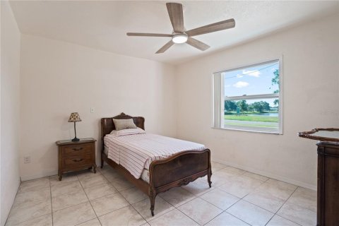 House in Saint Petersburg, Florida 3 bedrooms, 156.82 sq.m. № 1658016 - photo 19