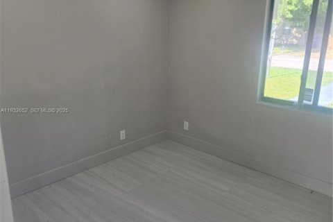 Appartement à louer à Pompano Beach, Floride: 1 chambre, 326.18 m2 № 1990578 - photo 2