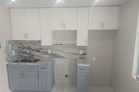 Appartement à louer à Pompano Beach, Floride: 1 chambre, 326.18 m2 № 1990578 - photo 1