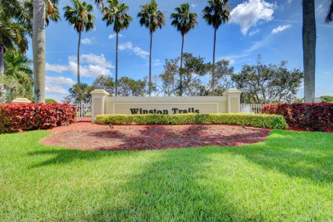 House in Lake Worth, Florida 3 bedrooms, 177.35 sq.m. № 1074895 - photo 1